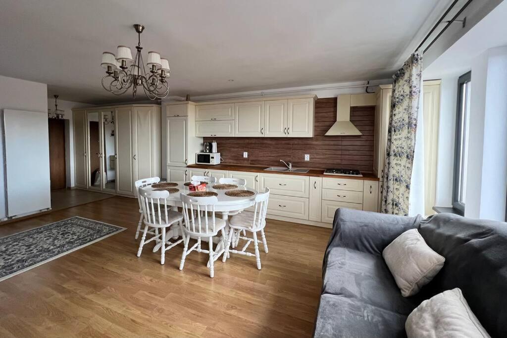 Central Apartment With Panoramic View Brașov Exterior foto